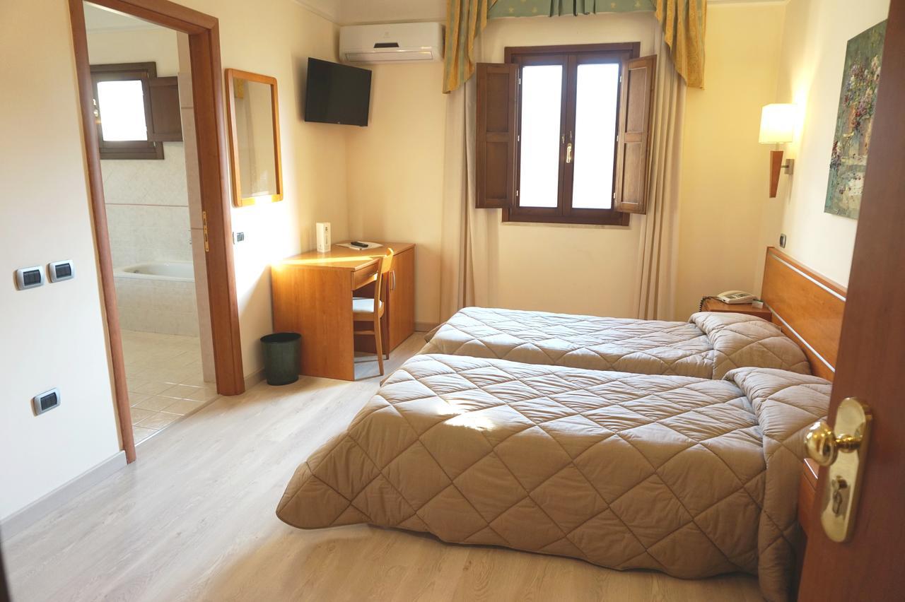 Bel Sito Hotel Due Torri Manocalzati Luaran gambar